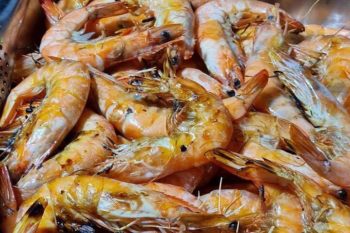 バンコクのチャオプラヤー川沿いのトワイライト ディナー クルーズ
