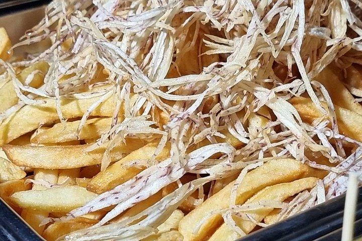 バンコクのチャオプラヤー川沿いのトワイライト ディナー クルーズ