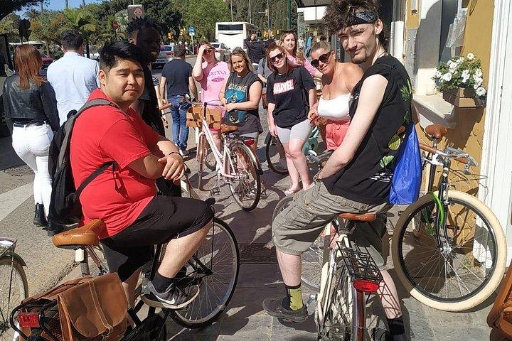 マラガのビンテージ スタイルの自転車レンタル