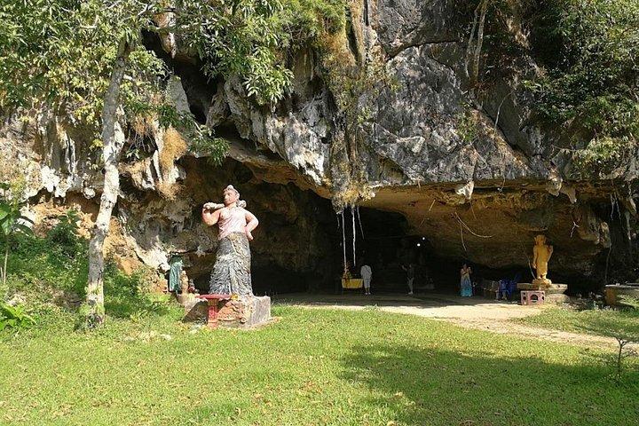 カオソック国立公園ハイキングとカオラックからの竹筏