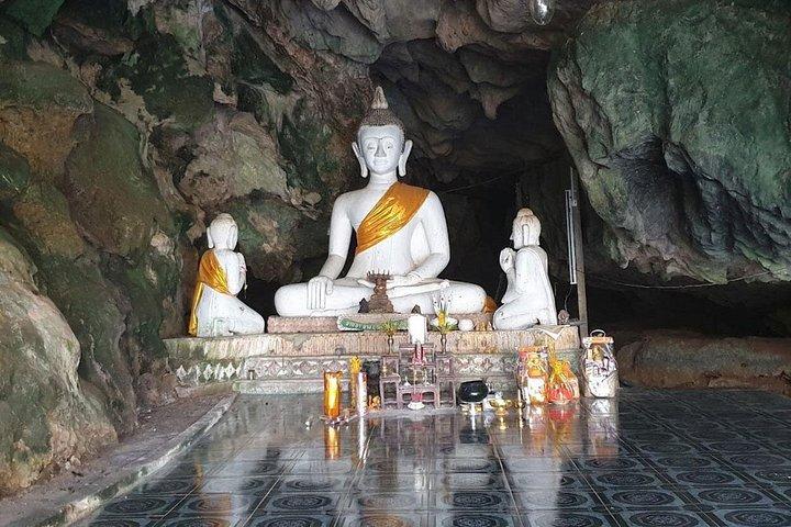 カオソック国立公園ハイキングとカオラックからの竹筏