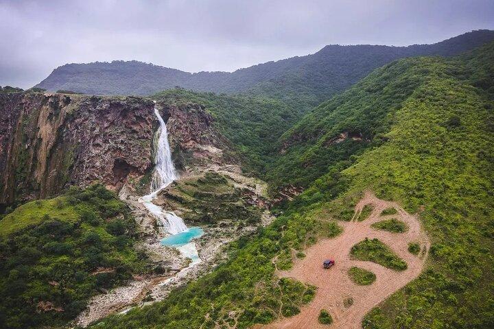Excursão combinada Salalah Leste e Oeste - Cachoeira Darbat, Mughsail