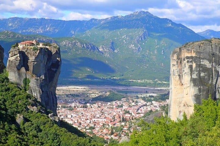 A unique day private tour to Meteora Monasteries from Athens
