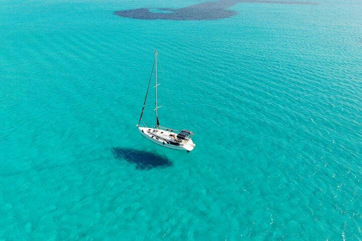 Excursão privada de barco em Palma com paella e tapas
