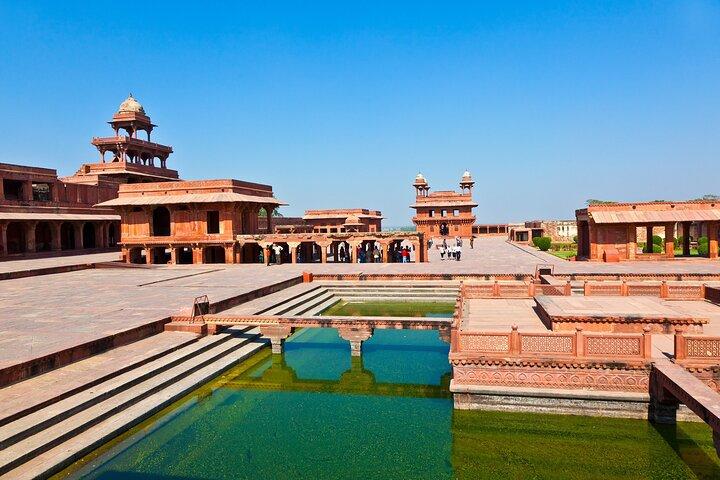 Visit Fatehpur Sikri and Chand Baori with Jaipur Drop from Agra.