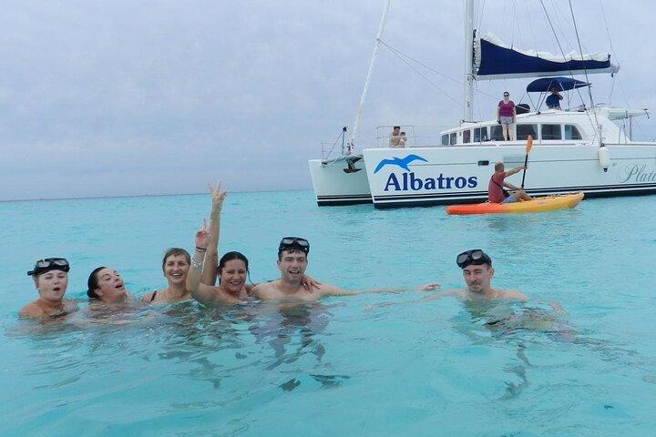 Catamarano Platinum per Isla Mujeres, Snorkel, Buffet e Open Bar