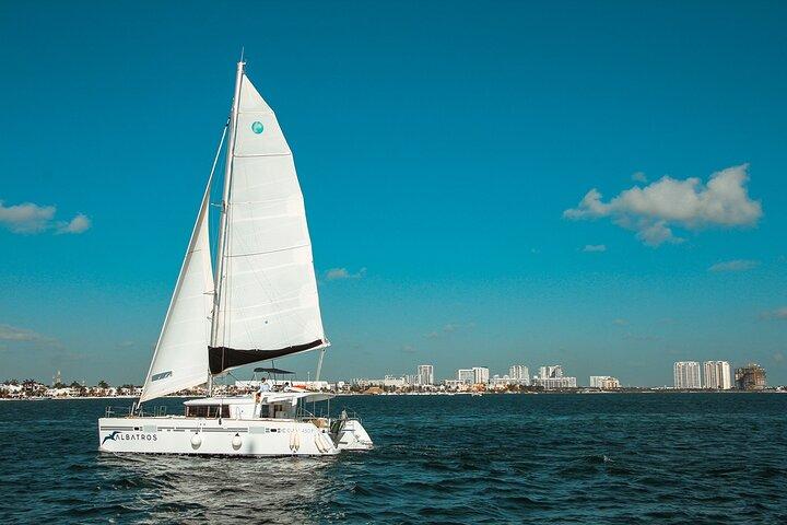 Catamarano Platinum per Isla Mujeres, Snorkel, Buffet e Open Bar