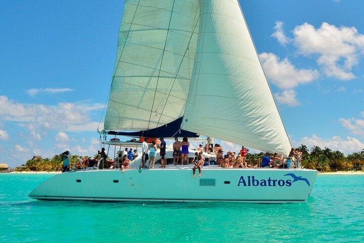 Catamarano Platinum per Isla Mujeres, Snorkel, Buffet e Open Bar