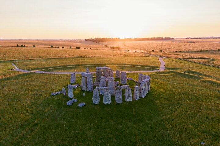 Excursão privada de dia inteiro a Stonehenge e Bath com coleta