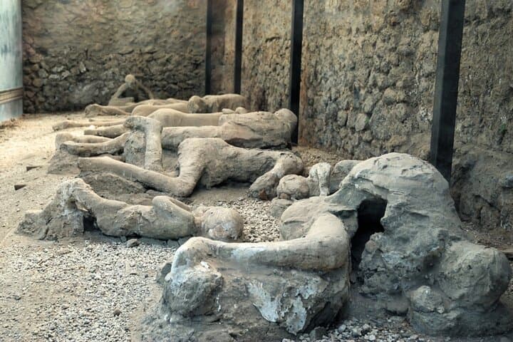 Pompeii Quest: Escape the Eruption of Vesuvius