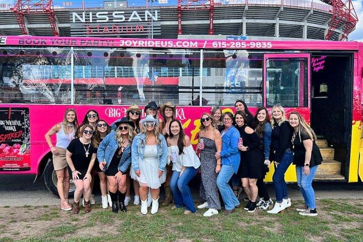 Bus de fiesta de 2 horas con camarero y DJ 21 +