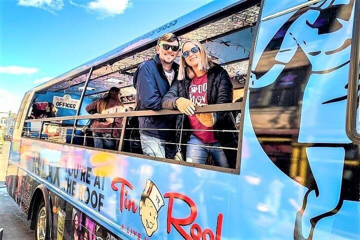 Bus de fiesta de 2 horas con camarero y DJ 21 +