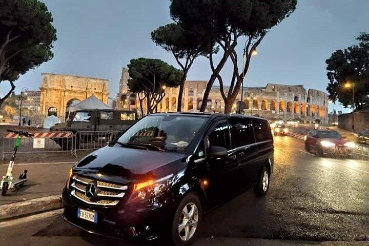 Privater Transfer vom Hafen von Civitavecchia nach Rom oder zum Flughafen