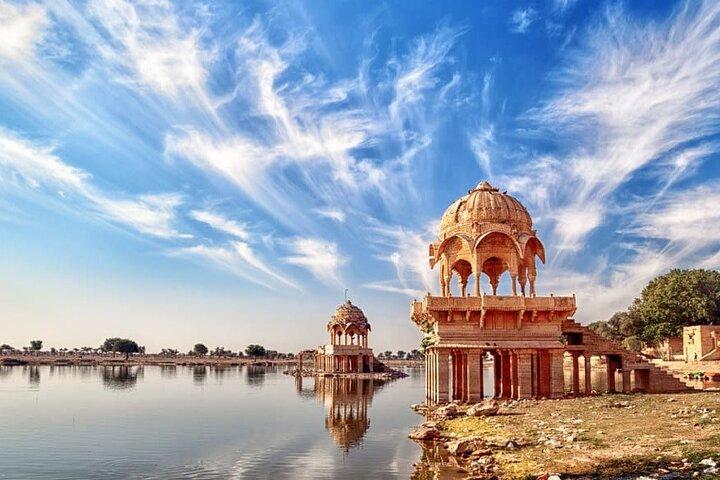 Visitez Jaisalmer en voiture privée avec service de guide