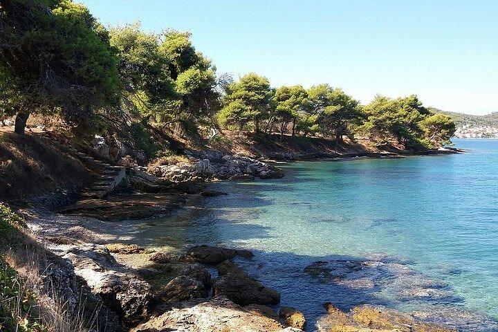 ザダル近郊の島々への半日プライベートボートツアー（ドリンク付き）