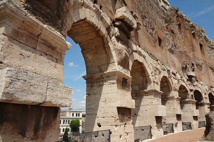 Rom Colosseum Tour mit römischen Foren und anderen berühmten Sehenswürdigkeiten, die man gesehen haben muss