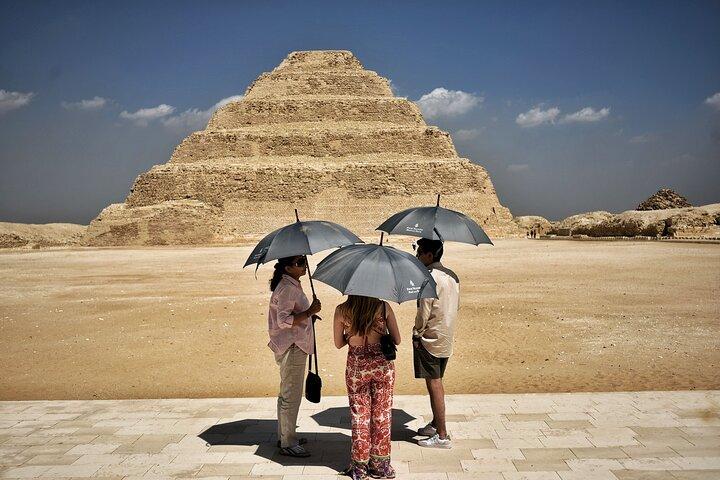 Visite guidée privée des pyramides de Gizeh, du Sphinx et de Saqqarah + déjeuner