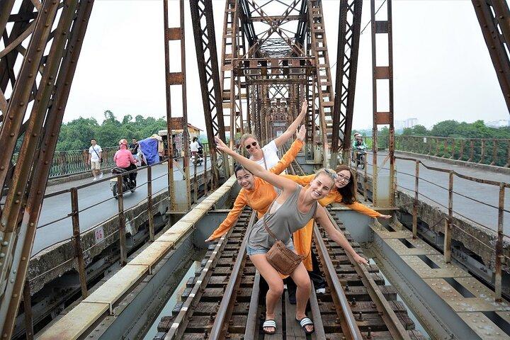 女性主導のハノイバイクツアー : ハノイシティインサイトバイクツアー