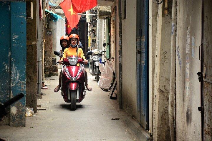 女性主導のハノイバイクツアー : ハノイシティインサイトバイクツアー