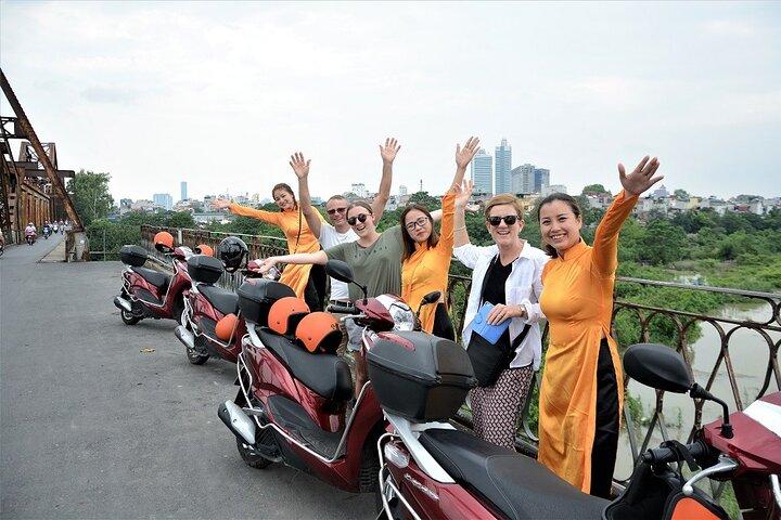女性主導のハノイバイクツアー : ハノイシティインサイトバイクツアー