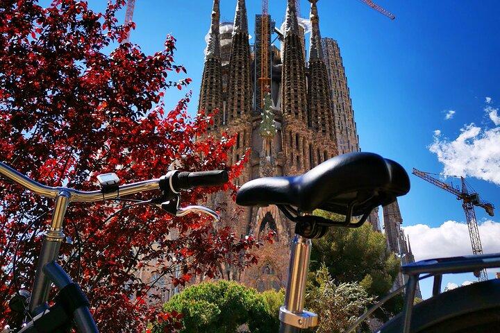 Cykel- och seglingstur i Barcelona