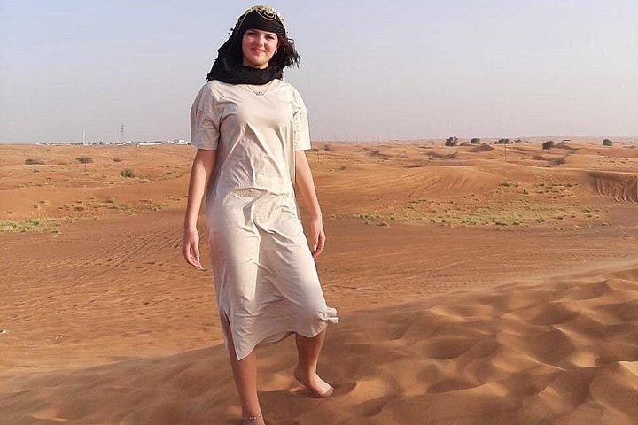 Dubai: Wüstensafari mit Quad, Kamelritt und BBQ-Abendessen