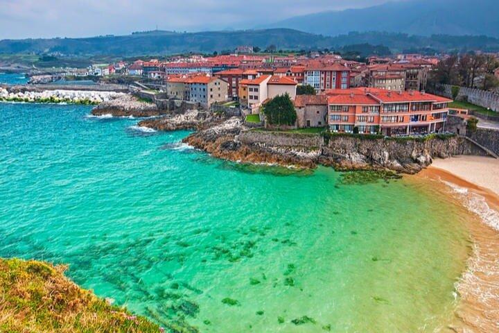 From Oviedo and Gijón: Llanes, Ribadesella, Alto de Fitu and Bowls