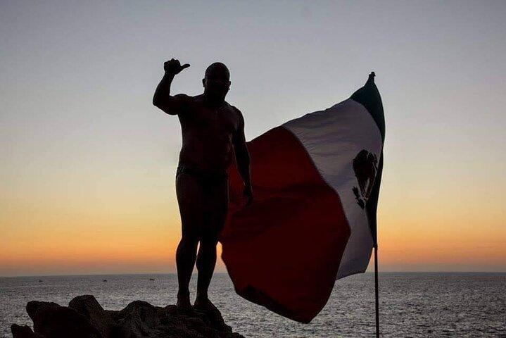 Diferentes versões do pôr do sol em "La Quebrada" High Cliff Divers