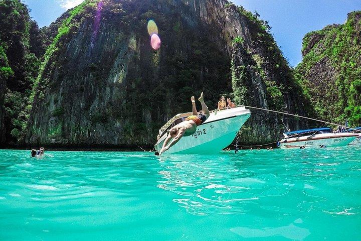 De Phuket: Tour de barco de Phi Phi, Baía Maya e Ilhas Khai