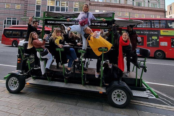 ロンドン ビールまたはプロセッコの自転車ツアー