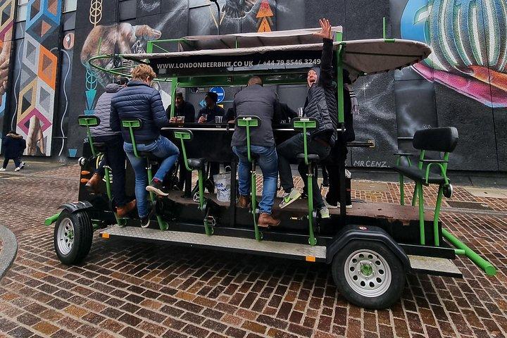ロンドン ビールまたはプロセッコの自転車ツアー