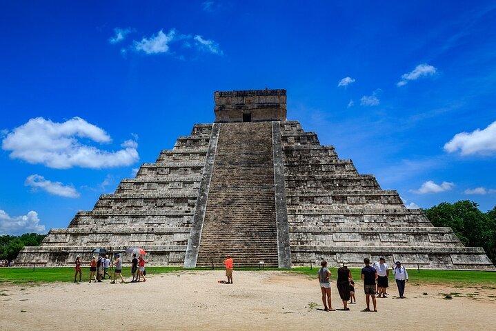 Tour Chichén Itzá: Pirámides, Cenote Ik Kil y Valladolid