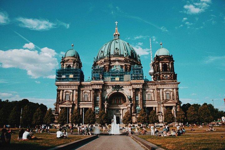 Berlin Highlights Self guided scavenger hunt and Walking Tour