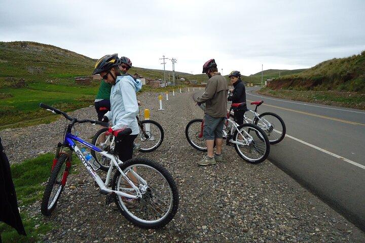 Tombe Sillustani in mountain bike