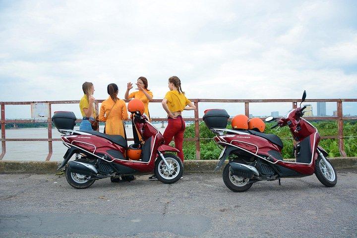 女性が率いるハノイバイクツアー：ハノイ市半日