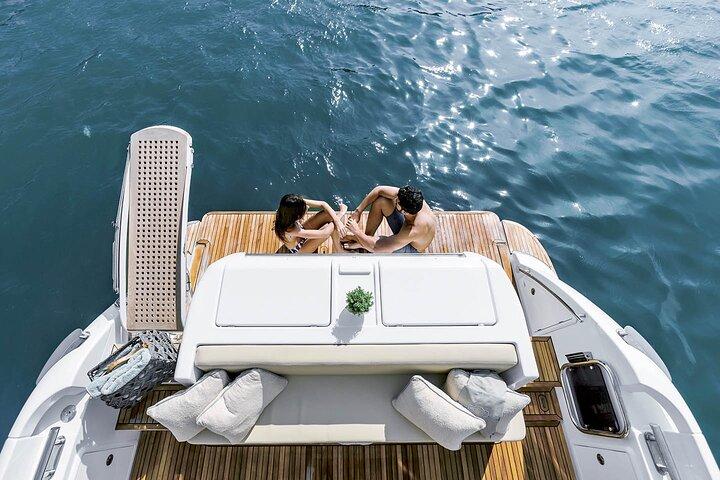 Caldeira de Santorini: experiência privada de iate Flybridge