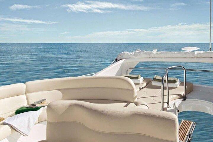 Caldeira de Santorini: experiência privada de iate Flybridge