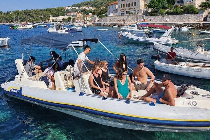 Privé speedboottocht over de zuidkust van Hvar en de Pakleni-eilanden
