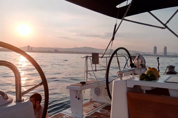 Barcelona Sensational Sunset Tour with Open Bar and Snacks
