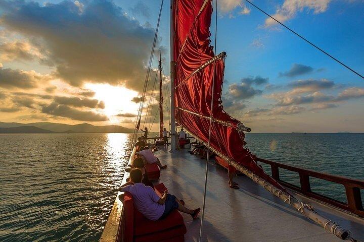 Crucero con cena al atardecer