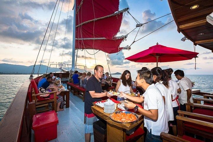 Crucero con cena al atardecer