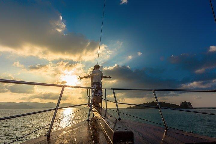 Crucero con cena al atardecer