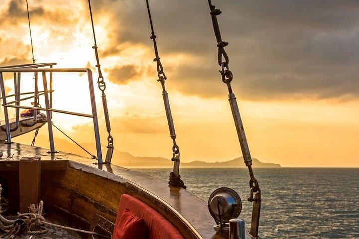 Crucero con cena al atardecer