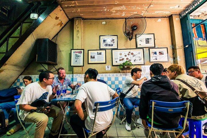 Excursão privada de scooter de 4 horas com comida local na cidade de Ho Chi Minh