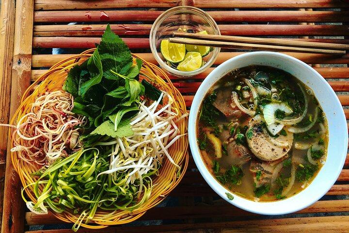 Excursão privada de scooter de 4 horas com comida local na cidade de Ho Chi Minh