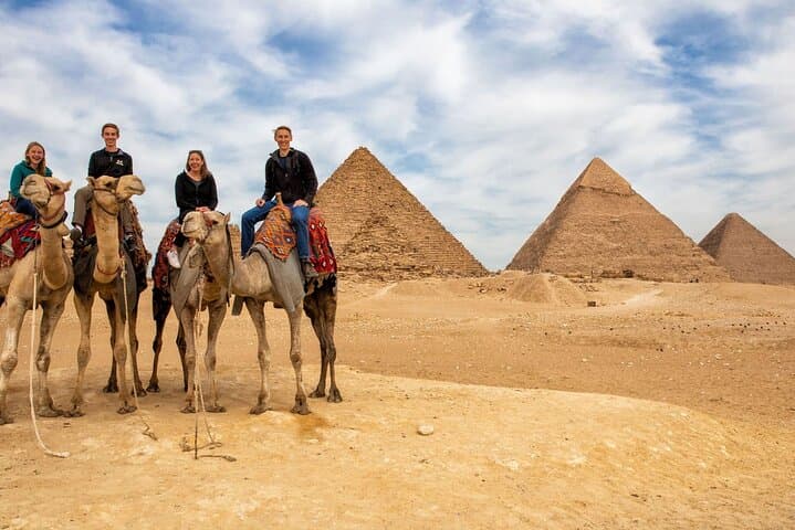 Private Day Tour to Giza Pyramids, Sphinx & Saqqara + Luxury Nile Dinner Cruise