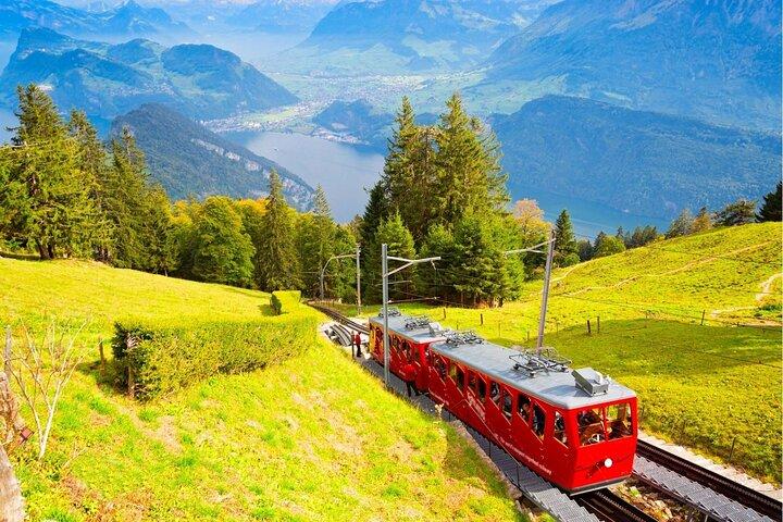 チューリッヒからピラトゥス山とルツェルンへのガイド付き日帰り旅行