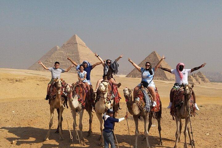 アレックス港からギザのピラミッド、スフィンクス&サッカラへの日帰り旅行
