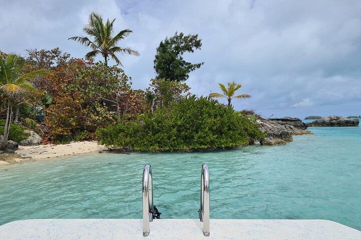Bermuda Private Boat Charter: Snorkel, Cliff Jumping & Sightseeing