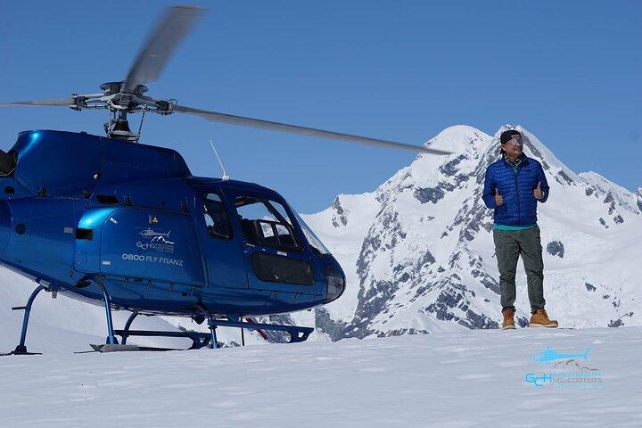 Ultimate Discovery: 3 Glaciers & Snow Landing – 45min